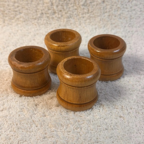 Vintage Wooden Napkin Rings Set Of 4 Ribbed Edges Kitchen 1.5" Wide - Picture 1 of 4